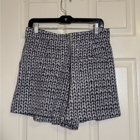 Banana Republic Black and White Patterned Skort - Picture 4 of 11